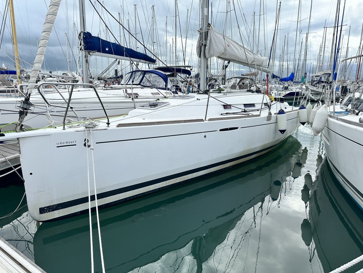 Book First 30 Sailing yacht for bareboat charter in French Atlantic, La Rochelle, Poitou-Charentes, France with TripYacht!, picture 6