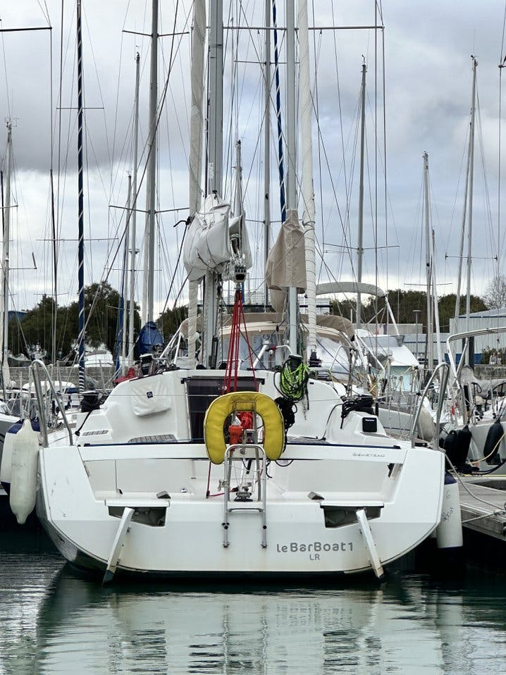 Book First 30 Sailing yacht for bareboat charter in French Atlantic, La Rochelle, Poitou-Charentes, France with TripYacht!, picture 5