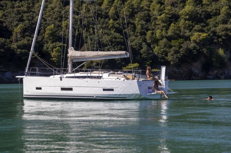 Dufour 390 GL, picture 3