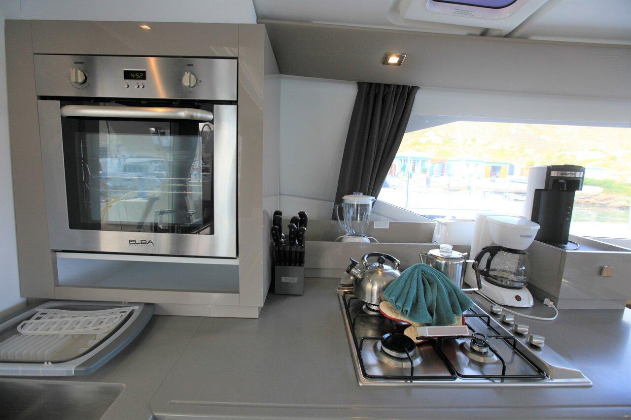 Fountaine Pajot Saona 47 Quintet - 5 + 1 cab., picture 11