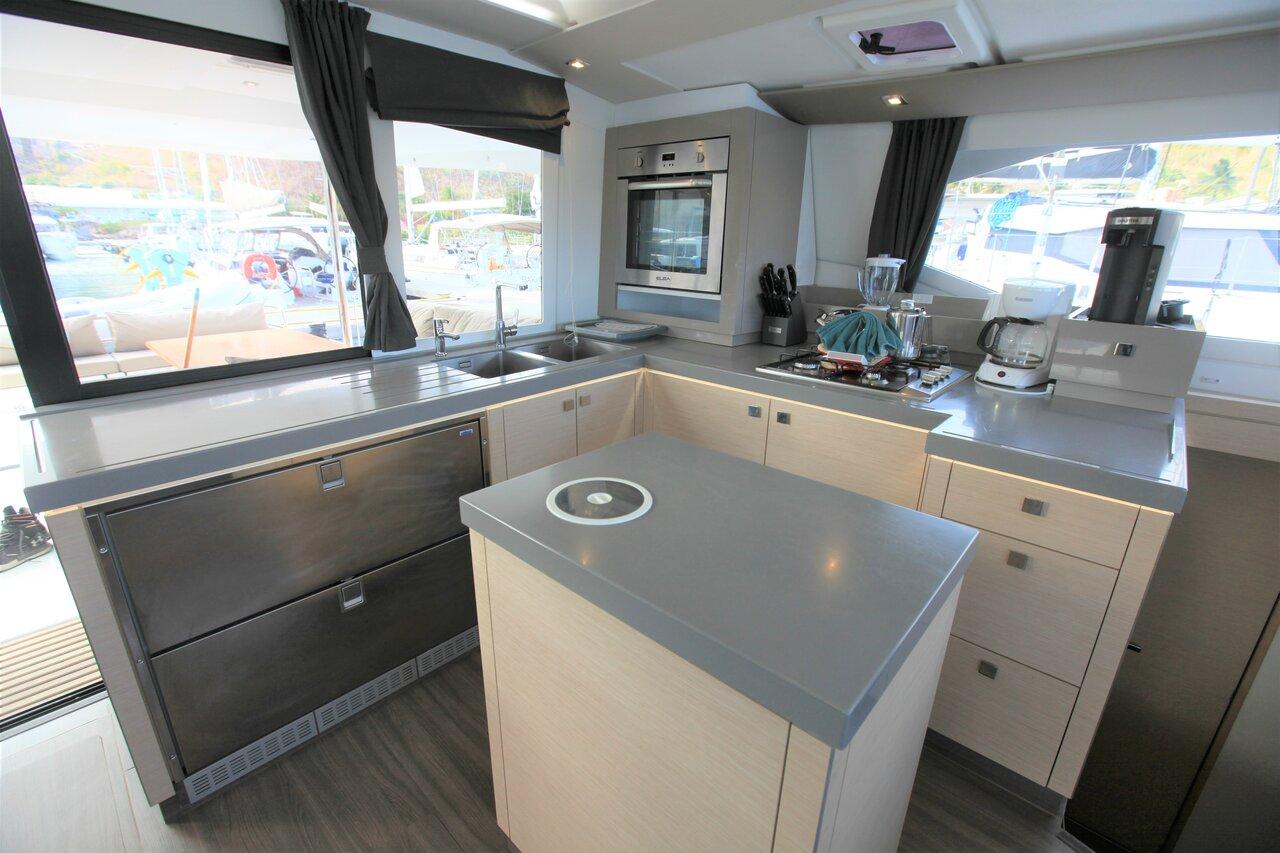 Fountaine Pajot Saona 47 Quintet - 5 + 1 cab., picture 9