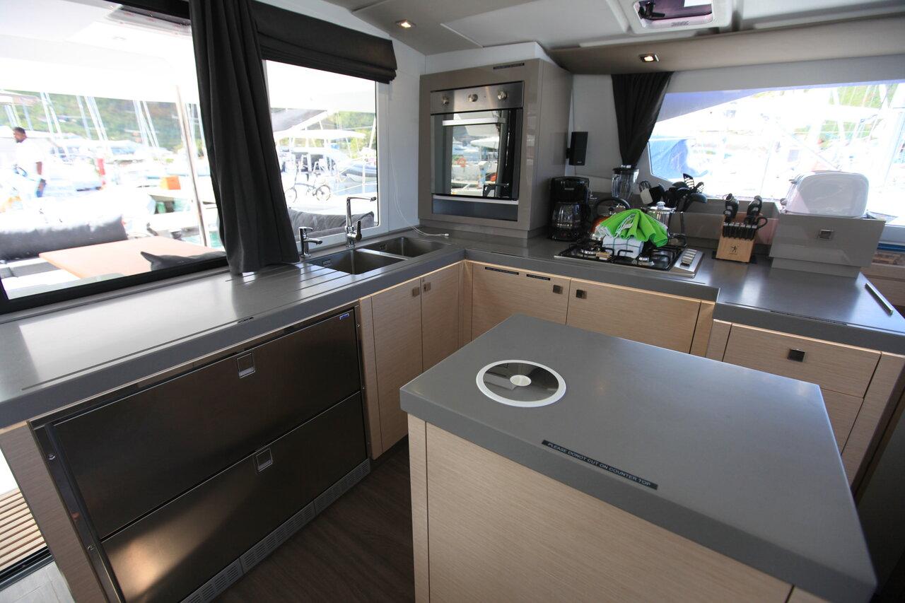 Fountaine Pajot Saona 47 Quintet - 5 + 1 cab., picture 14