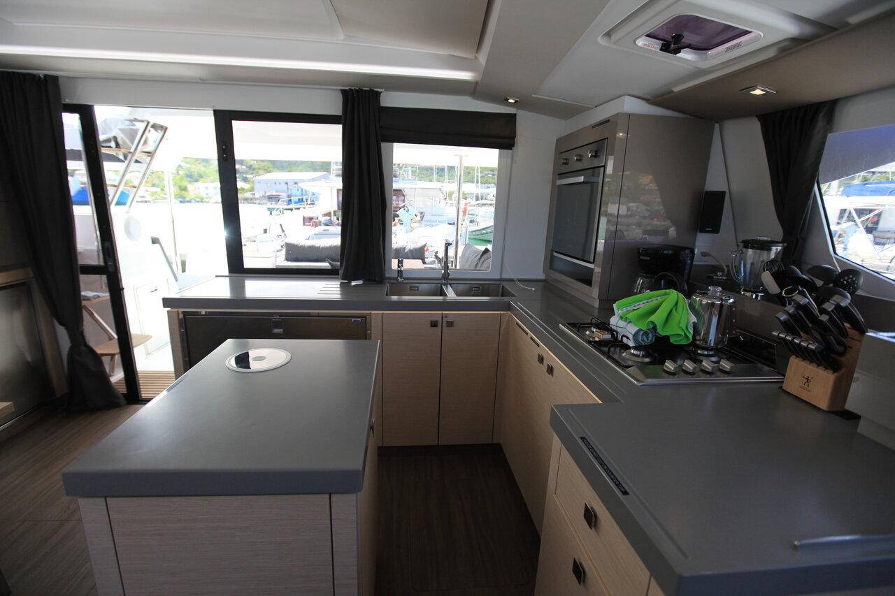 Fountaine Pajot Saona 47 Quintet - 5 + 1 cab., picture 15