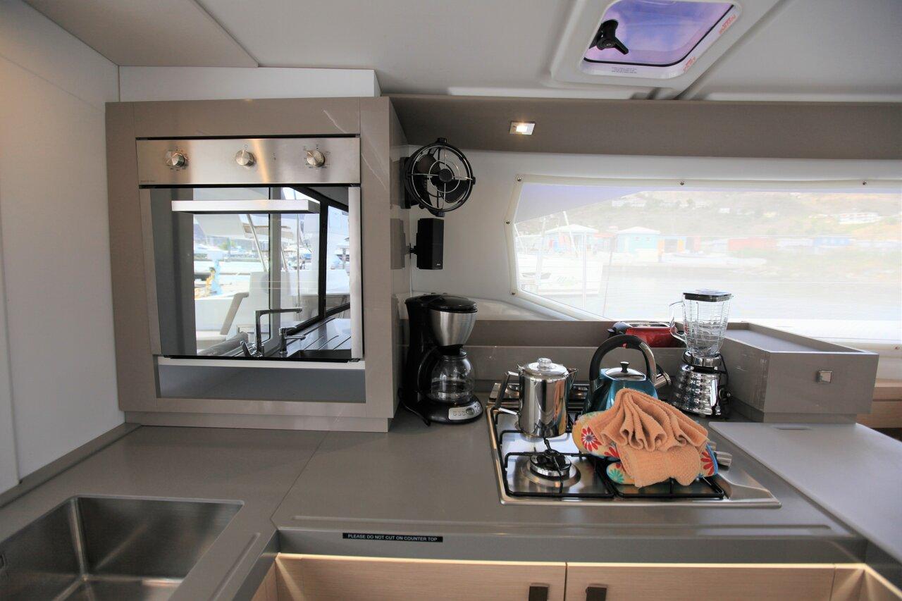 Fountaine Pajot Saona 47 - 5 cab., picture 16