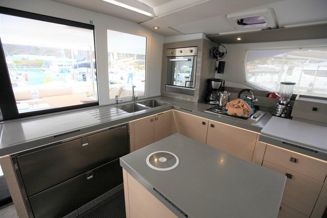 Fountaine Pajot Saona 47 - 5 cab., picture 17