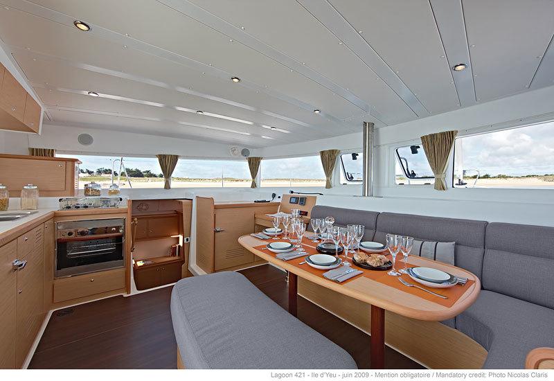 Lagoon 421, picture 4