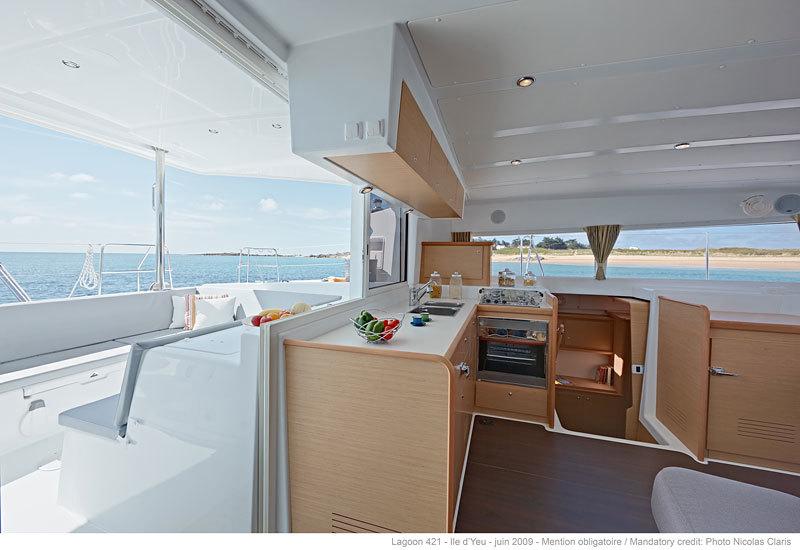 Lagoon 421, picture 3