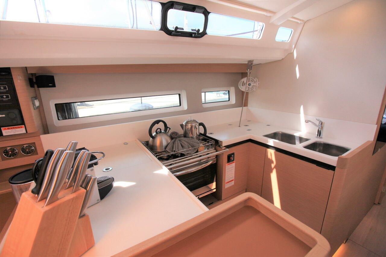 Sun Odyssey 440 - 2 cab., picture 8