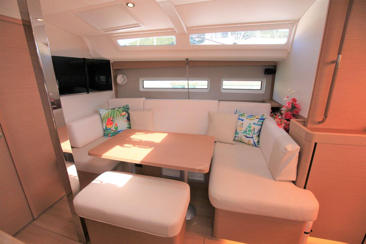 Sun Odyssey 440 - 2 cab., picture 4