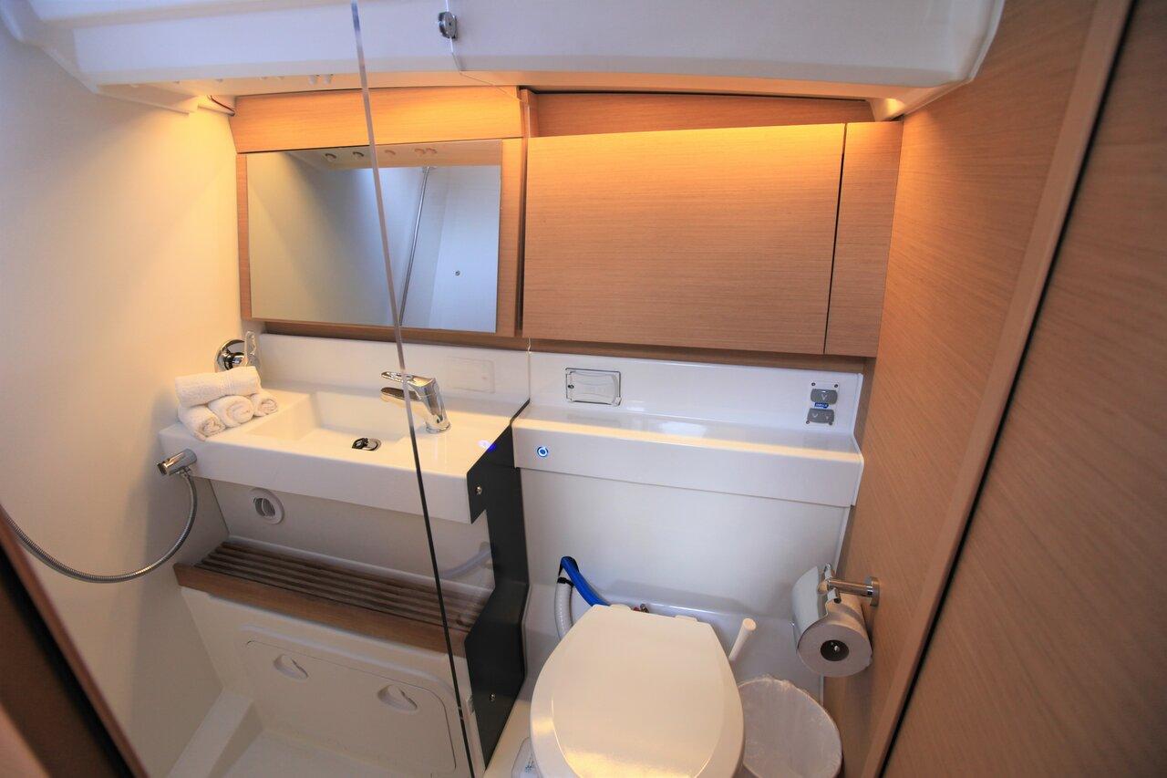 Sun Odyssey 440 - 2 cab., picture 15