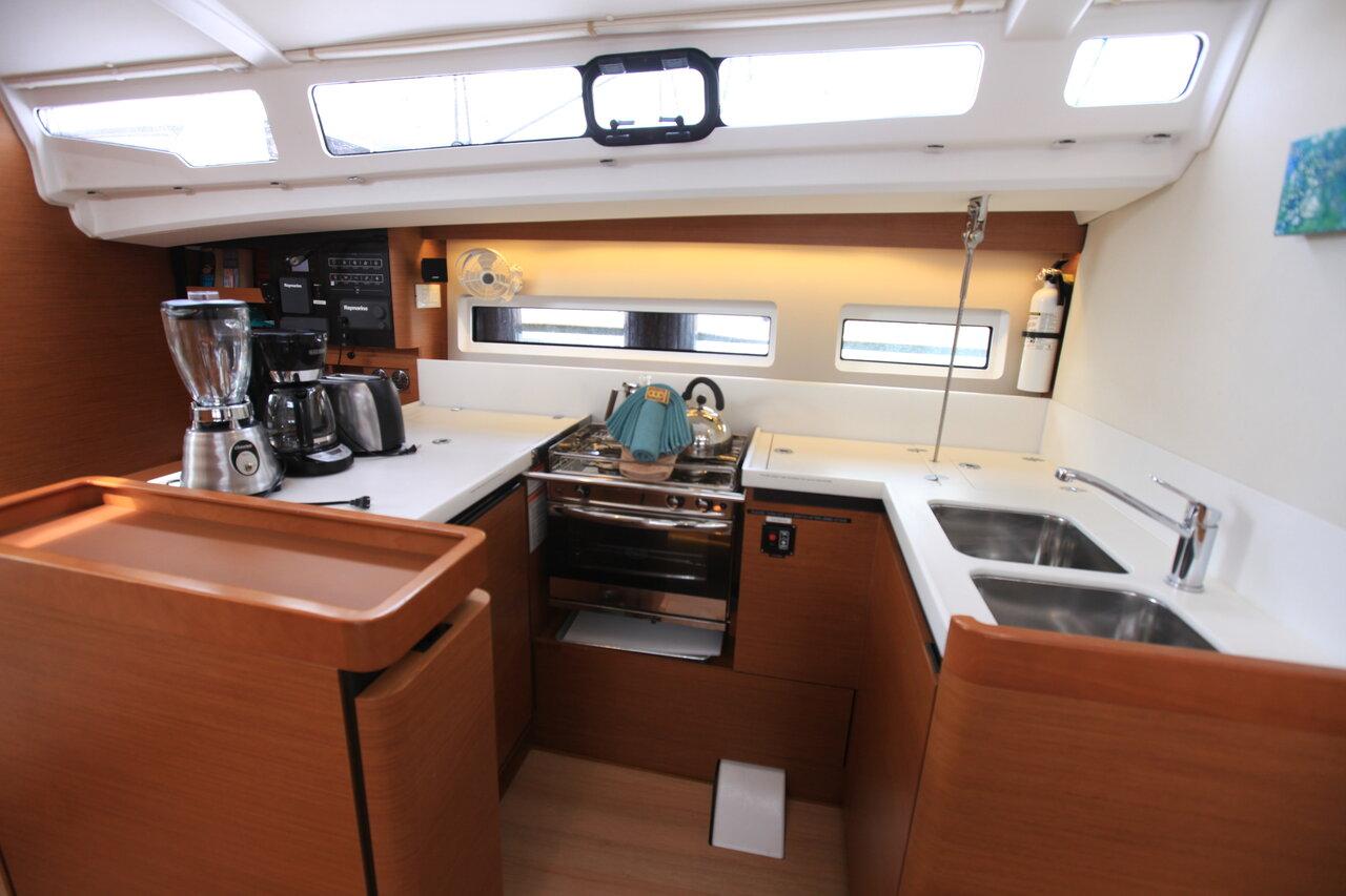 Sun Odyssey 440 - 3 cab., picture 15