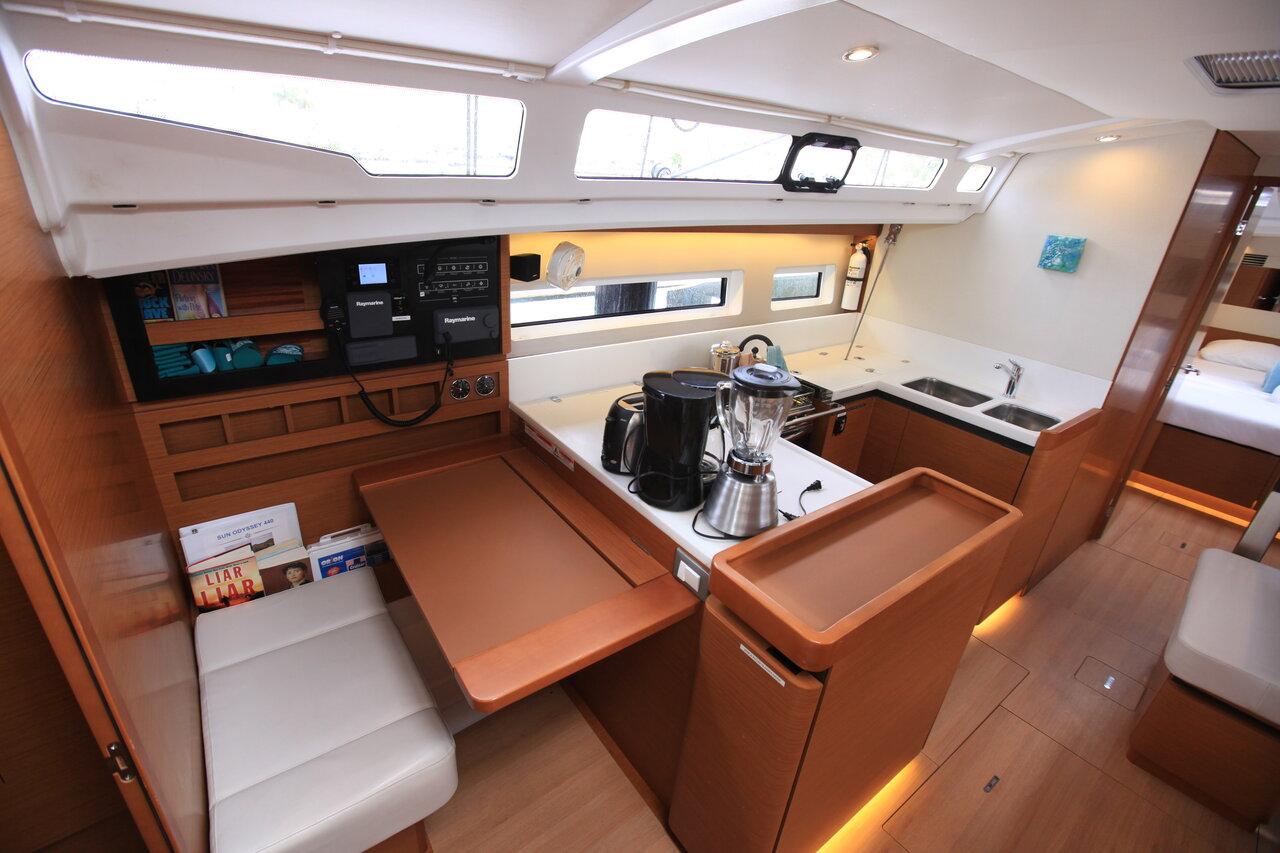 Sun Odyssey 440 - 3 cab., picture 12