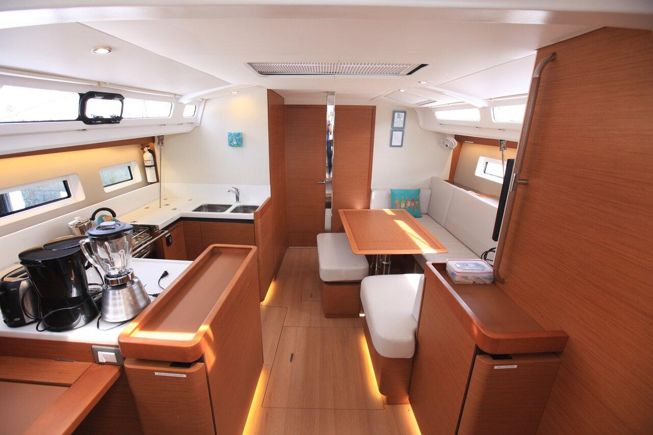 Sun Odyssey 440 - 3 cab., picture 13