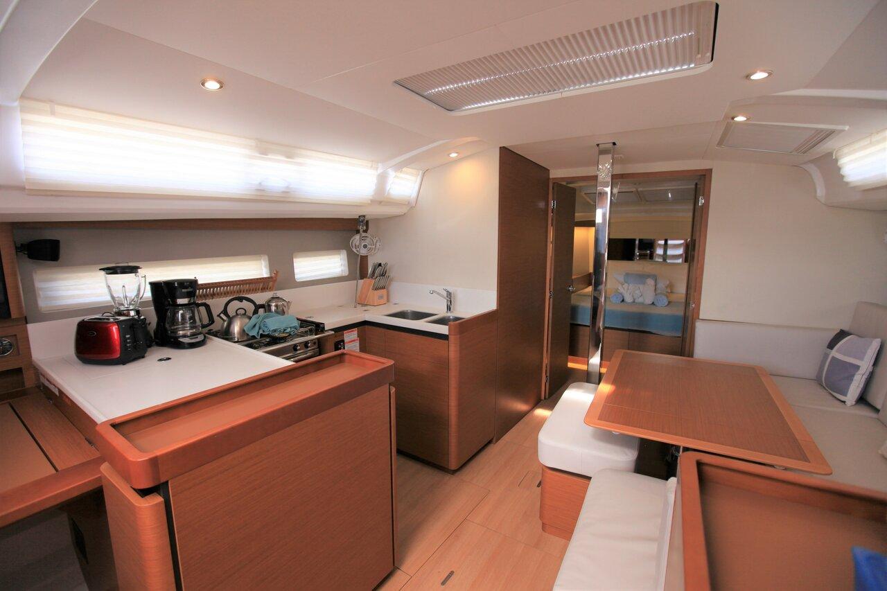 Sun Odyssey 440 - 2 cab., picture 10