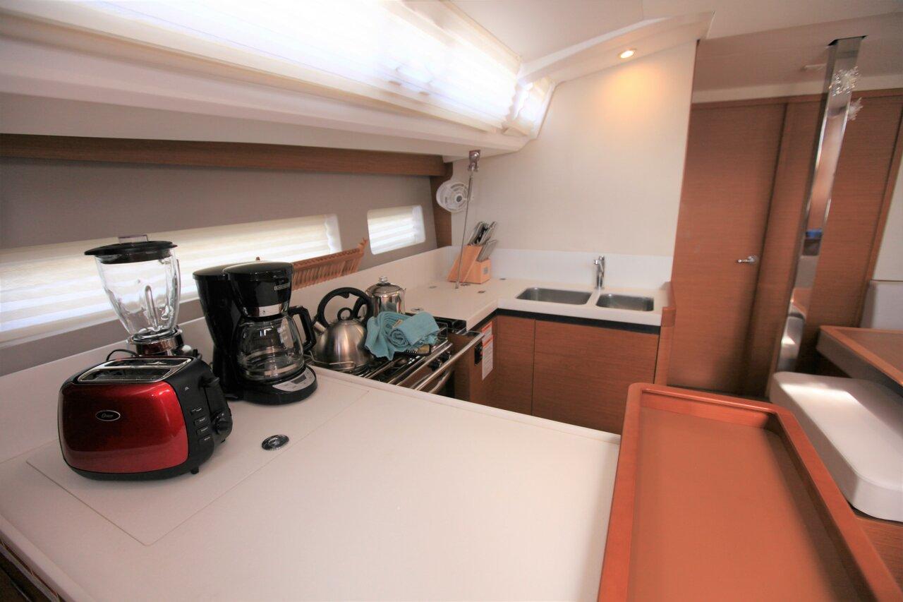 Sun Odyssey 440 - 2 cab., picture 11