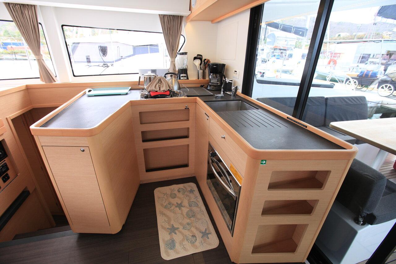 Lagoon 420 - 4 + 1 cab., picture 13