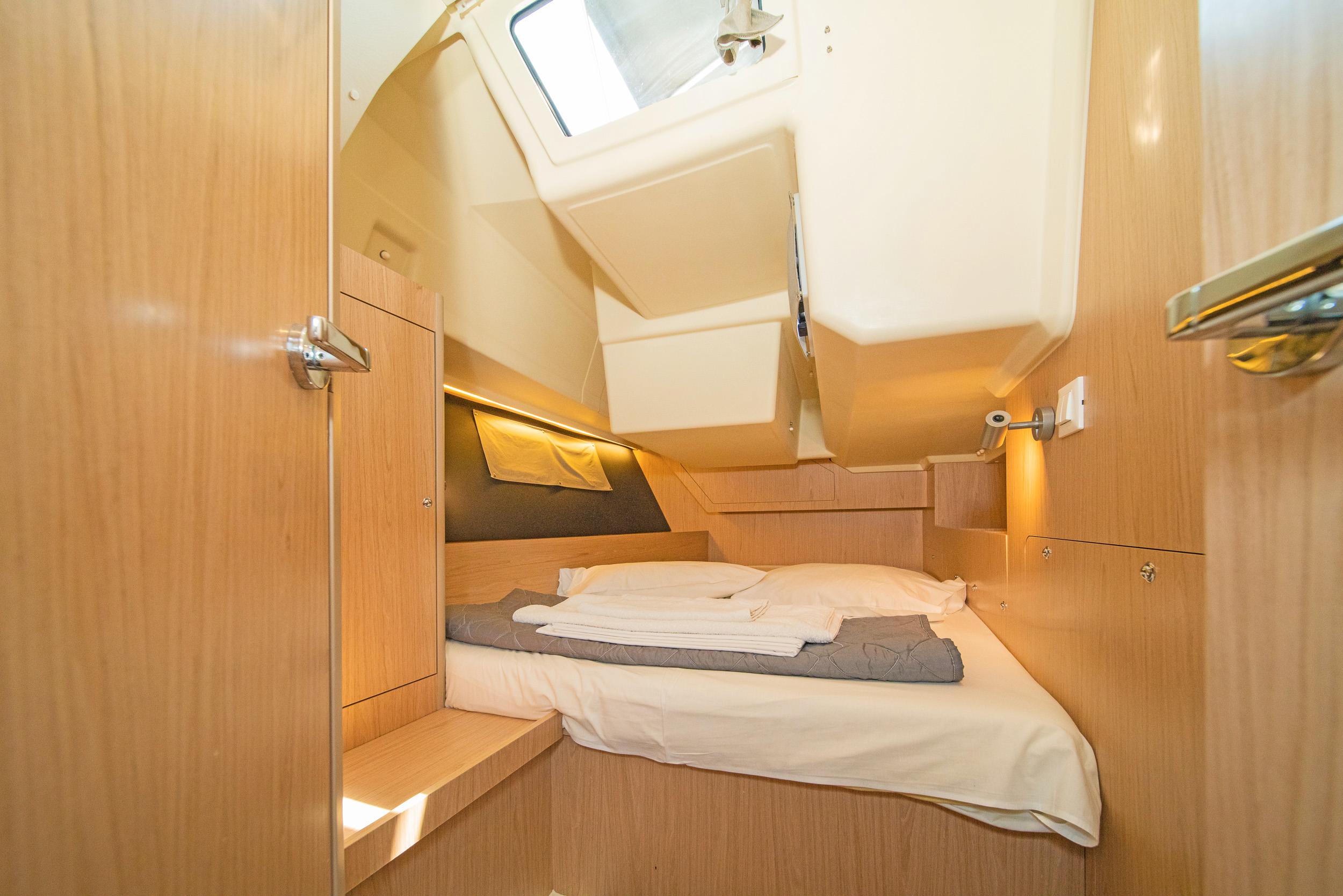 Oceanis 41.1, picture 11