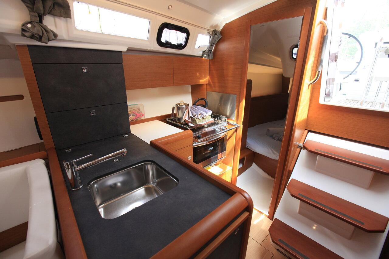 Sun Odyssey 349 - 2 cab., picture 10