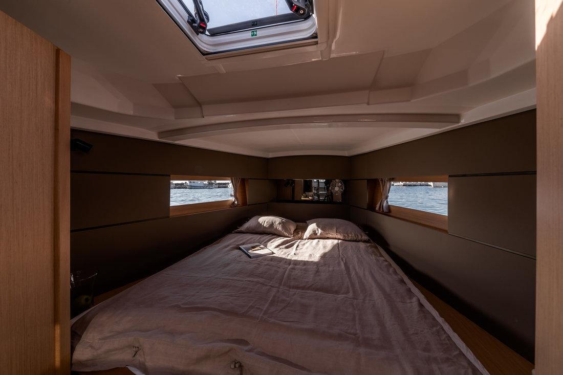Oceanis 38.1, picture 12