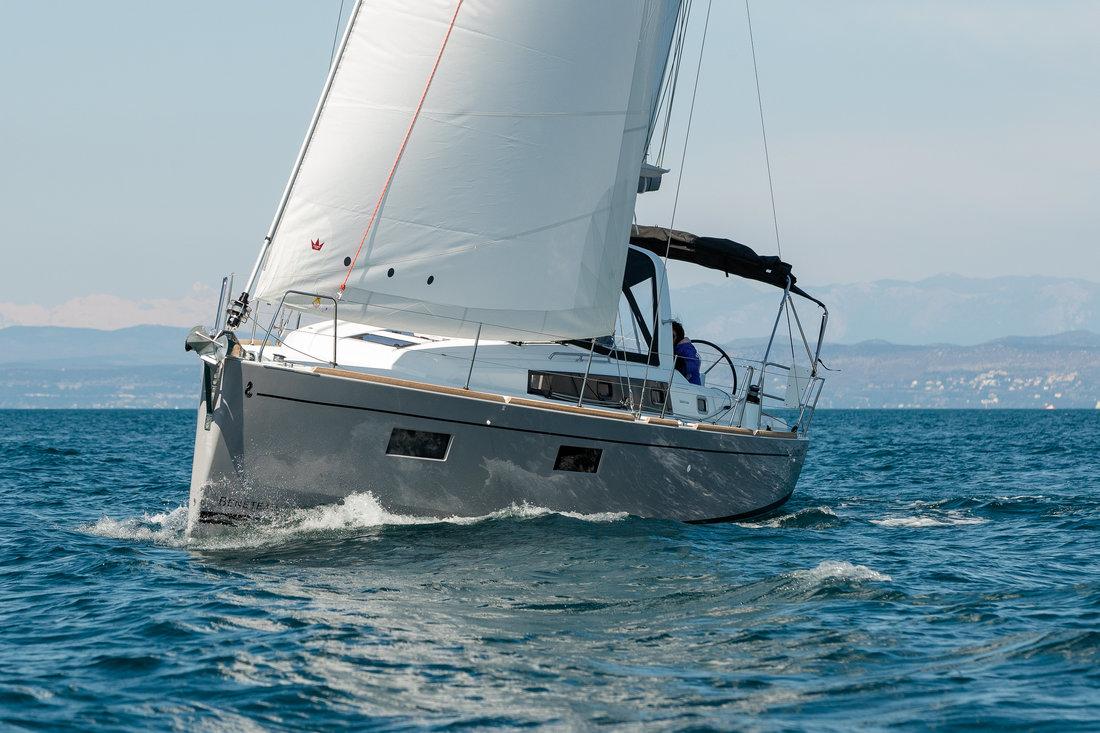 Oceanis 38.1, picture 4