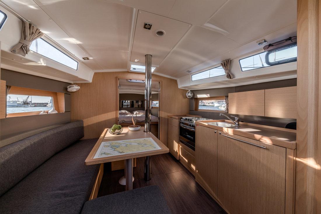 Oceanis 38.1, picture 9