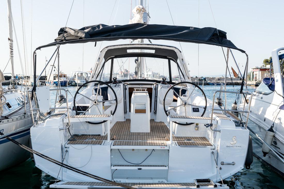 Oceanis 38.1, picture 1