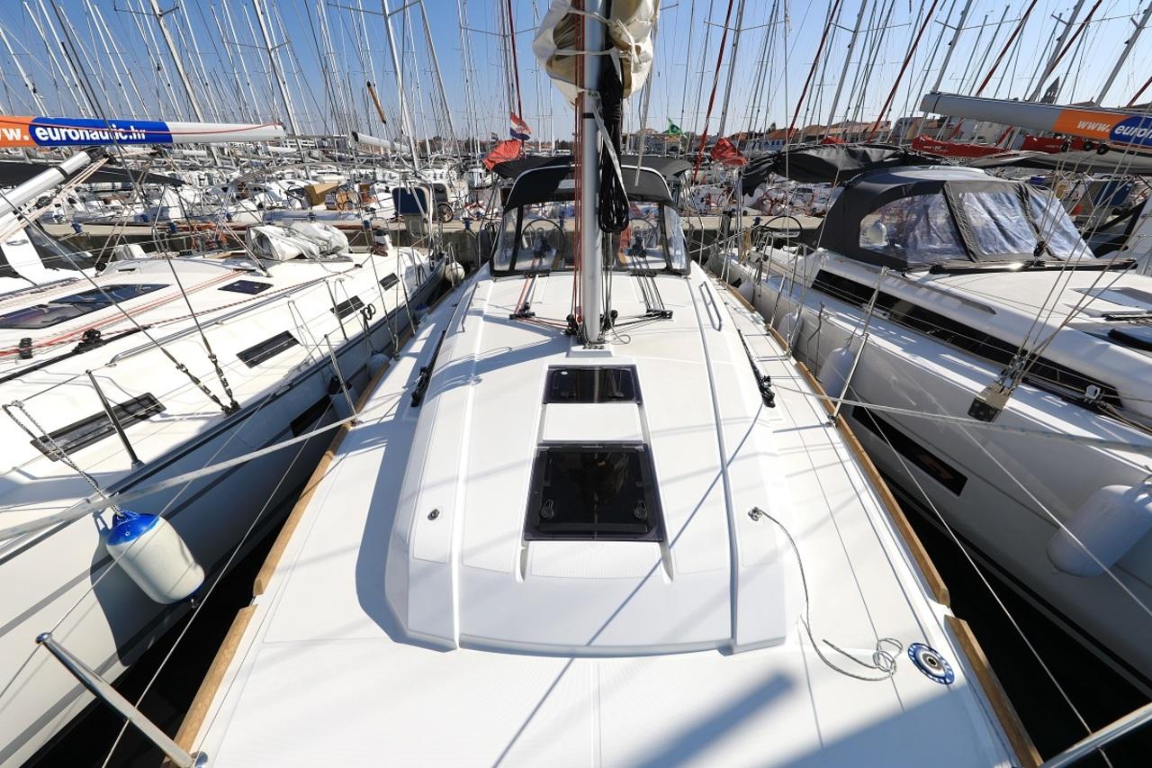 Oceanis 38.1, picture 7
