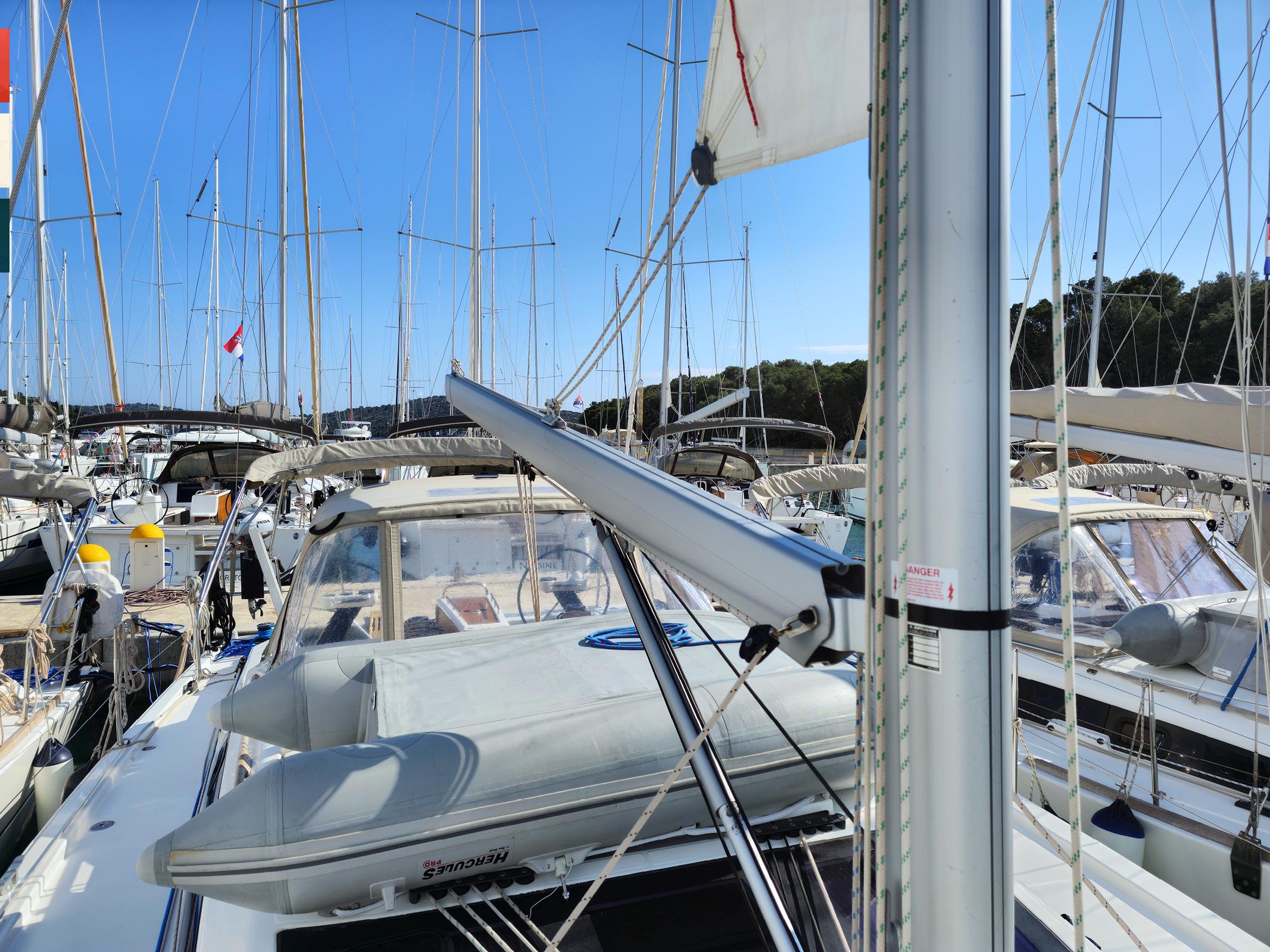 Dufour 390 GL, picture 6