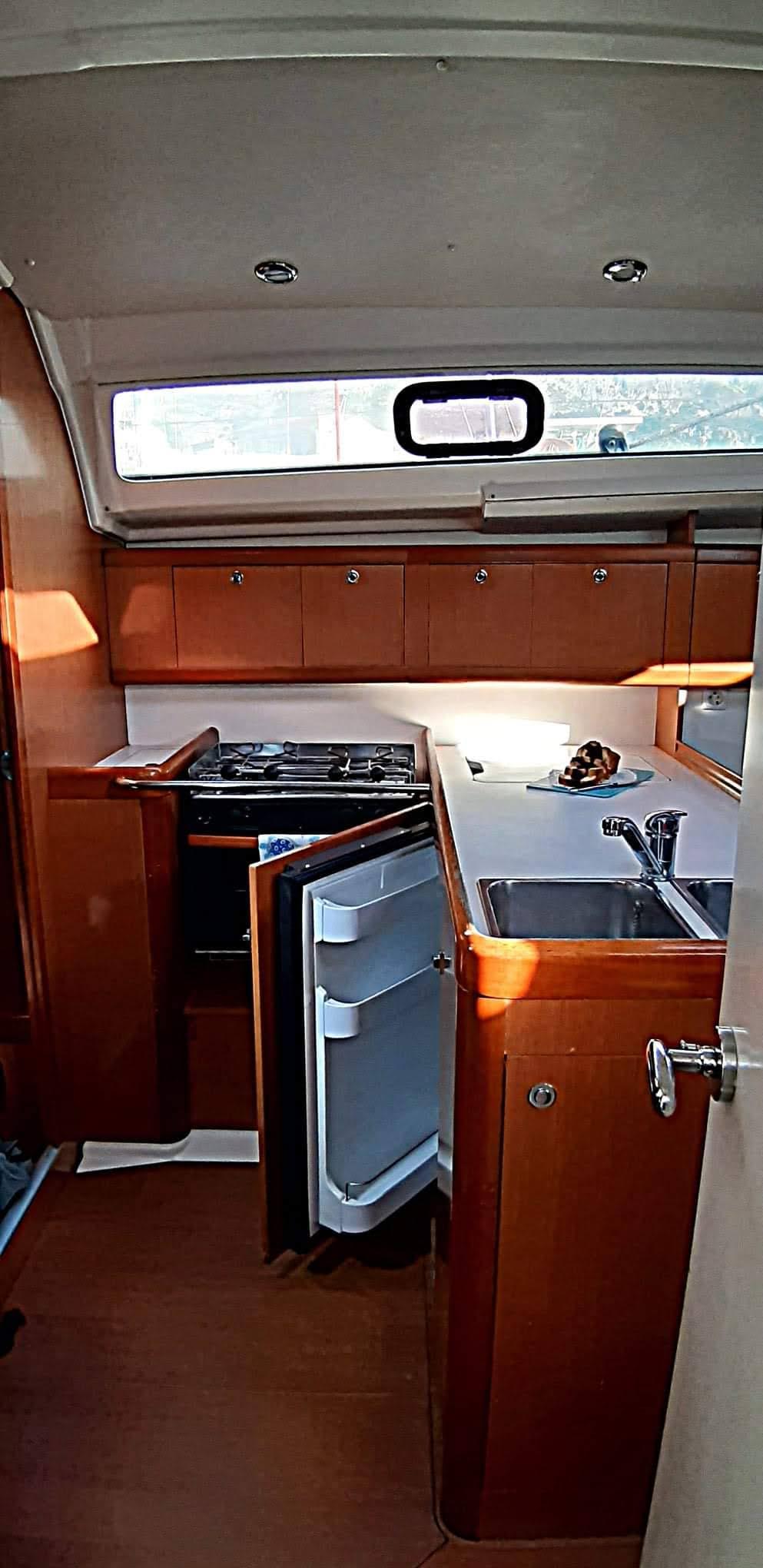 Oceanis 37, picture 11