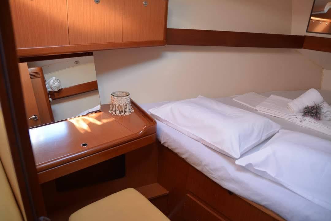 Oceanis 37, picture 16
