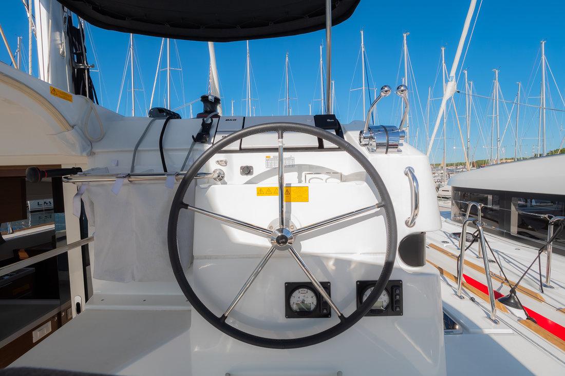 Lagoon 40 - 4 + 2 cab, picture 4