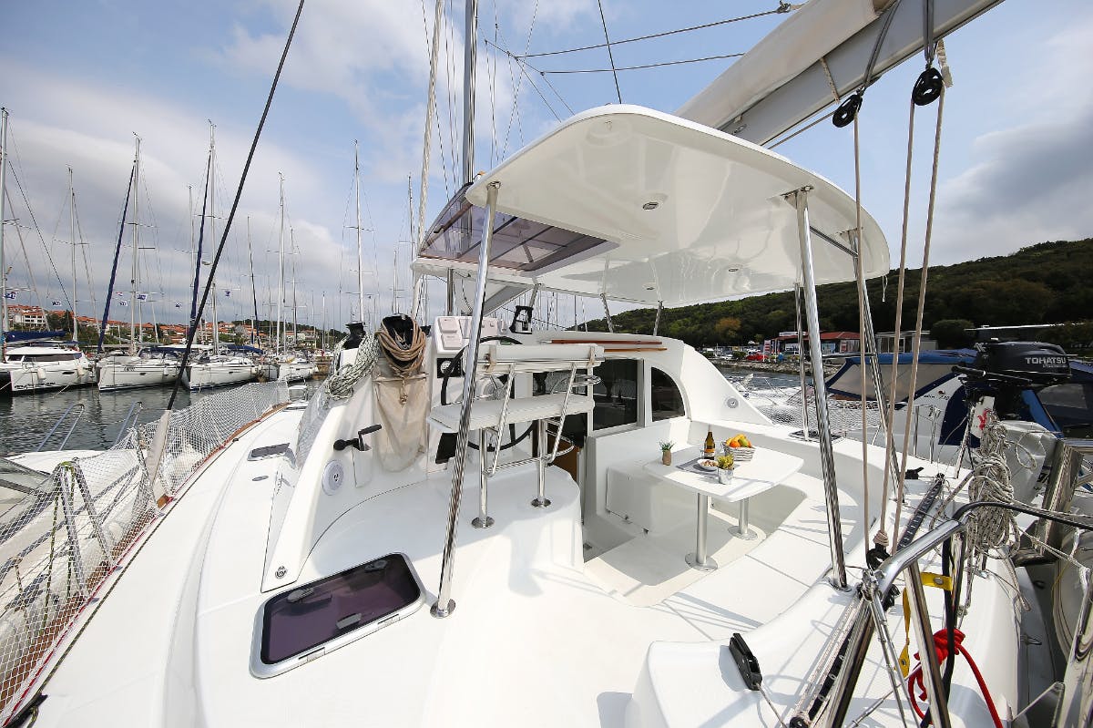 Book Lagoon 380 - 4 cab. Catamaran for bareboat charter in Marina Tehnomont Veruda, Pula, Istra, Croatia with TripYacht!, picture 5