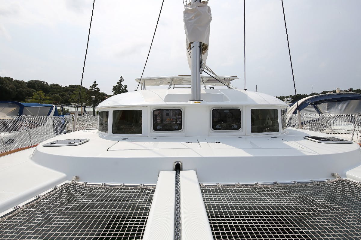 Book Lagoon 380 - 4 cab. Catamaran for bareboat charter in Marina Tehnomont Veruda, Pula, Istra, Croatia with TripYacht!, picture 9