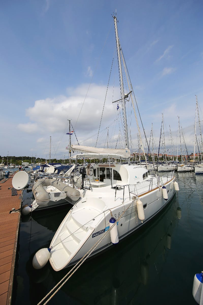 Book Lagoon 380 - 4 cab. Catamaran for bareboat charter in Marina Tehnomont Veruda, Pula, Istra, Croatia with TripYacht!, picture 3