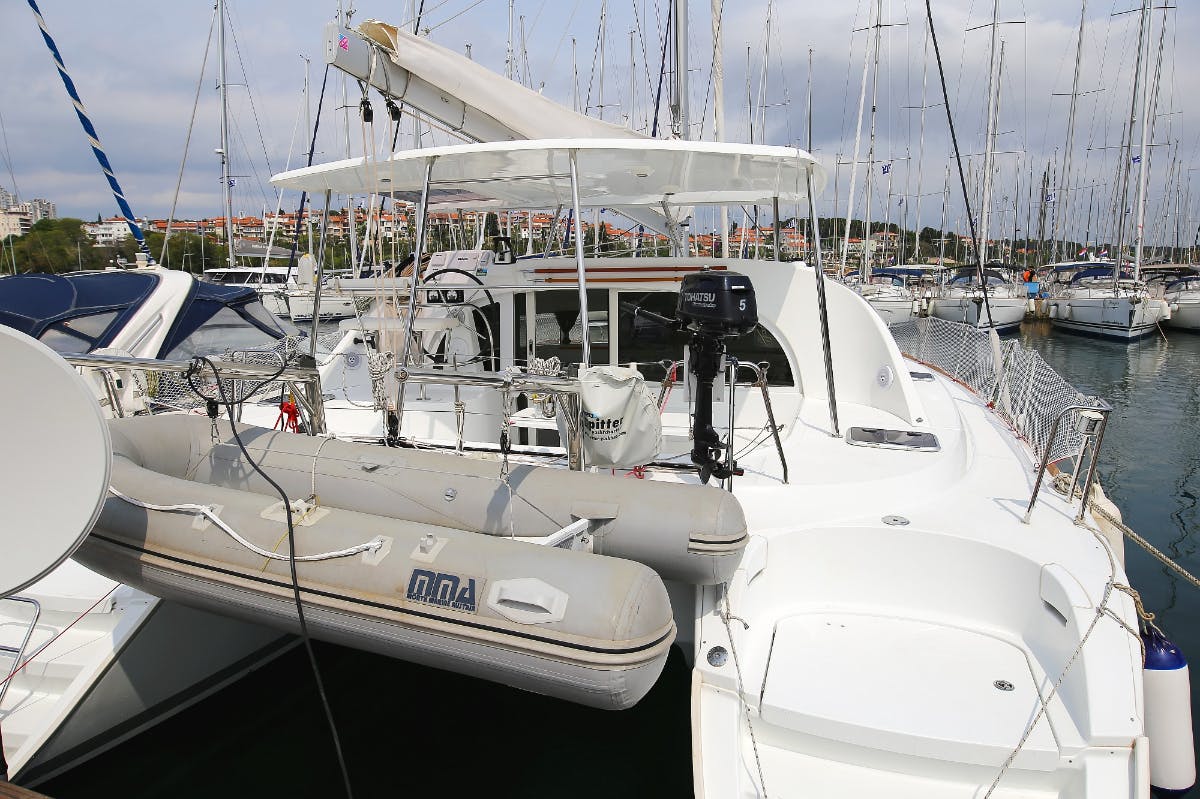 Book Lagoon 380 - 4 cab. Catamaran for bareboat charter in Marina Tehnomont Veruda, Pula, Istra, Croatia with TripYacht!, picture 4