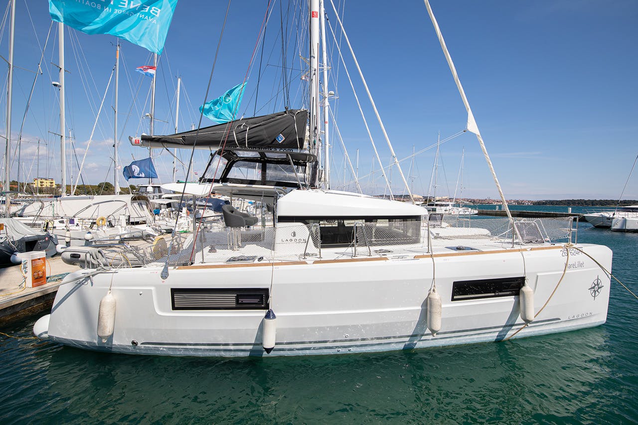 Book Lagoon 40 - 3 cab Catamaran for bareboat charter in Pula, ACI Marina Pomer, Istra, Croatia with TripYacht!, picture 3