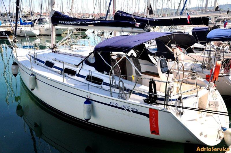 Book Bavaria 33 Cruiser Sailing yacht for bareboat charter in Izola, Primorska , Slovenia with TripYacht!, picture 3