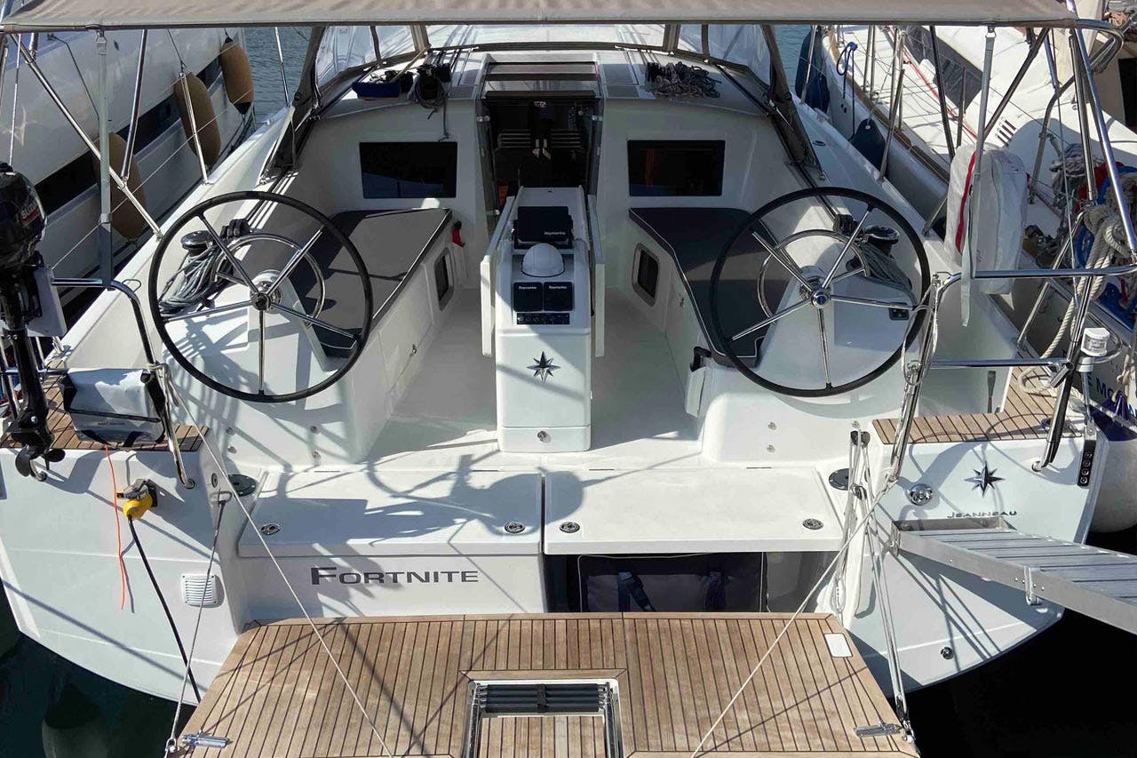 Book Sun Odyssey 410 - 3 cab. Sailing yacht for bareboat charter in Castellammare, Marina di Stabia, Campania, Italy with TripYacht!, picture 1