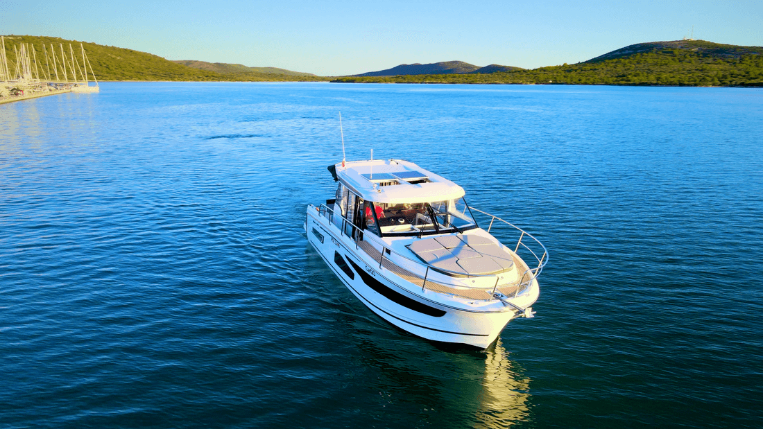 Book Merry Fisher 1095 Motor boat for bareboat charter in Marina Pirovac, Šibenik region, Croatia with TripYacht!, picture 4