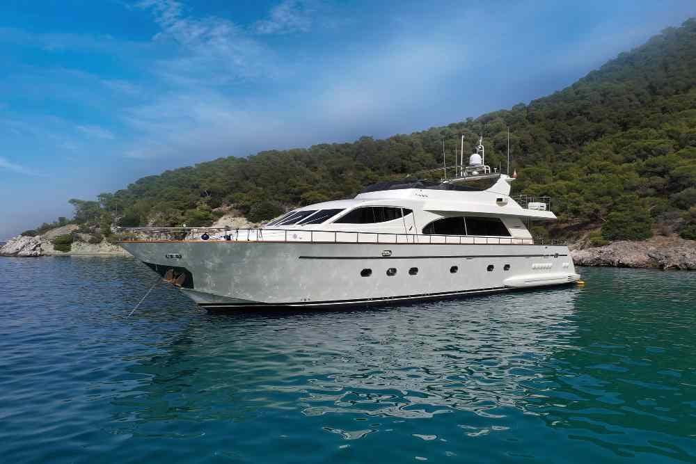 Book Falcon 86 Motor yacht for bareboat charter in Athens, Agios Kosmas marina, Athens area/Saronic/Peloponese, Greece with TripYacht!, picture 9