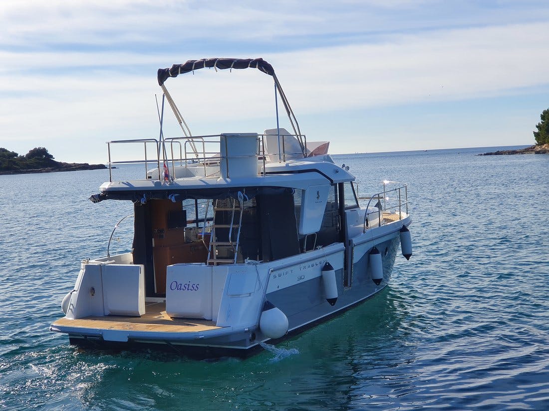 Book Swift Trawler 30 Motor boat for bareboat charter in Lučica Vinkuran, Istra, Croatia with TripYacht!, picture 3