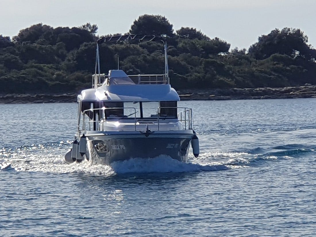 Book Swift Trawler 30 Motor boat for bareboat charter in Lučica Vinkuran, Istra, Croatia with TripYacht!, picture 13