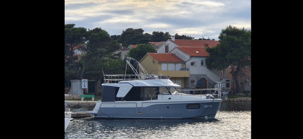 Book Swift Trawler 30 Motor boat for bareboat charter in Lučica Vinkuran, Istra, Croatia with TripYacht!, picture 10