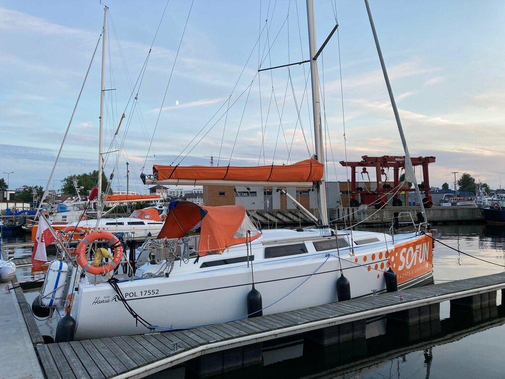 Book Hanse 345 Sailing yacht for bareboat charter in Marina Solna - Kołobrzeg, West Pomeranian, Poland with TripYacht!, picture 4