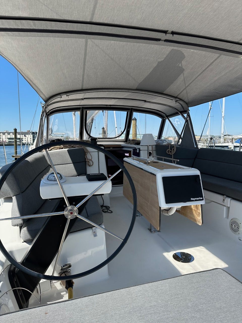 Book Dufour 430 - 3 cab. Sailing yacht for bareboat charter in Annapolis, Chesapeake Bay, Chesapeake Bay, USA with TripYacht!, picture 5