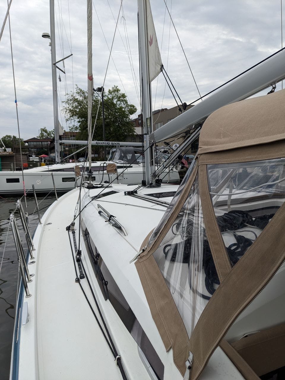 Book Sun Odyssey 440 - 3 cab. Sailing yacht for bareboat charter in Annapolis, Chesapeake Bay, Chesapeake Bay, USA with TripYacht!, picture 5