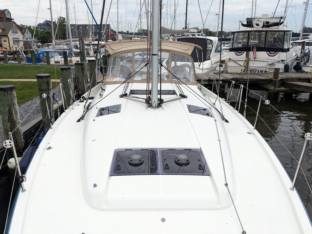 Book Sun Odyssey 440 - 3 cab. Sailing yacht for bareboat charter in Annapolis, Chesapeake Bay, Chesapeake Bay, USA with TripYacht!, picture 4