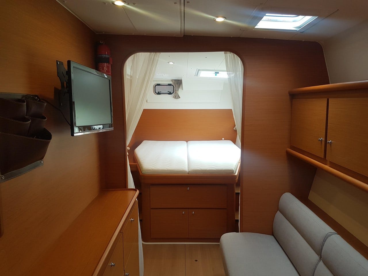Book Lagoon 421 - 3 cab. Catamaran for bareboat charter in Elba, Portoferraio, Tuscany, Italy with TripYacht!, picture 14