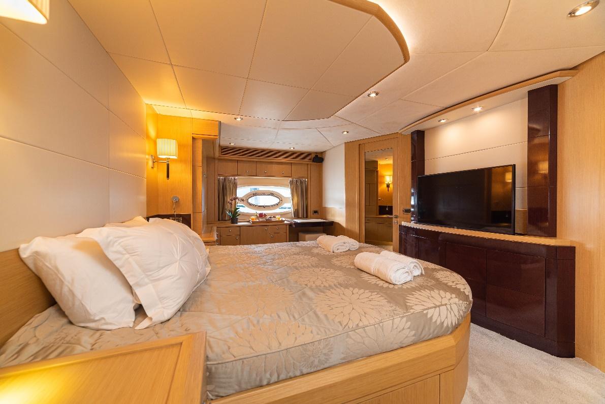 Royal Denship 85, picture 24