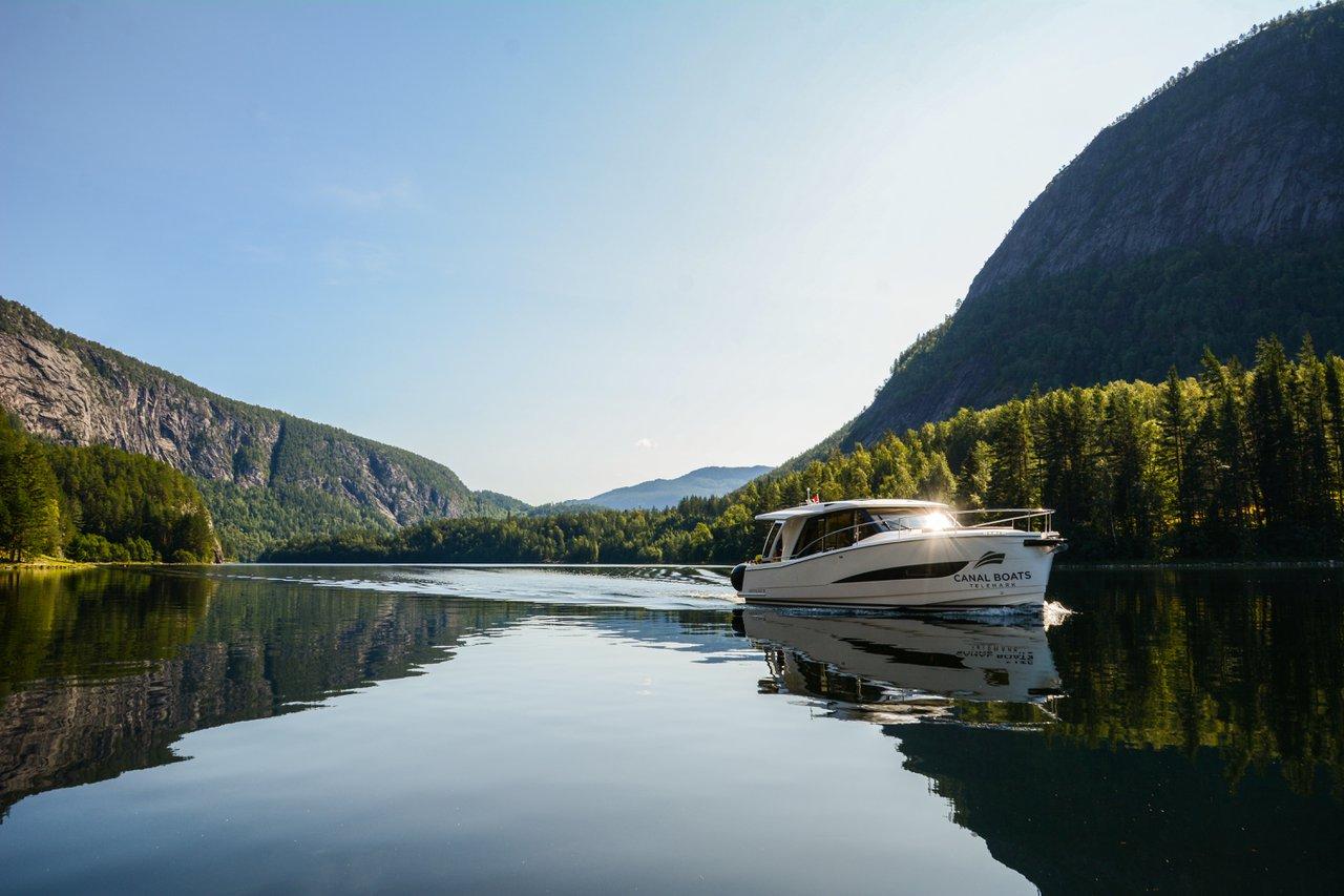 Book Greenline 39 Motor yacht for bareboat charter in Porsgrunn/Telemark, Vestfold og Telemark, Norway with TripYacht!, picture 7